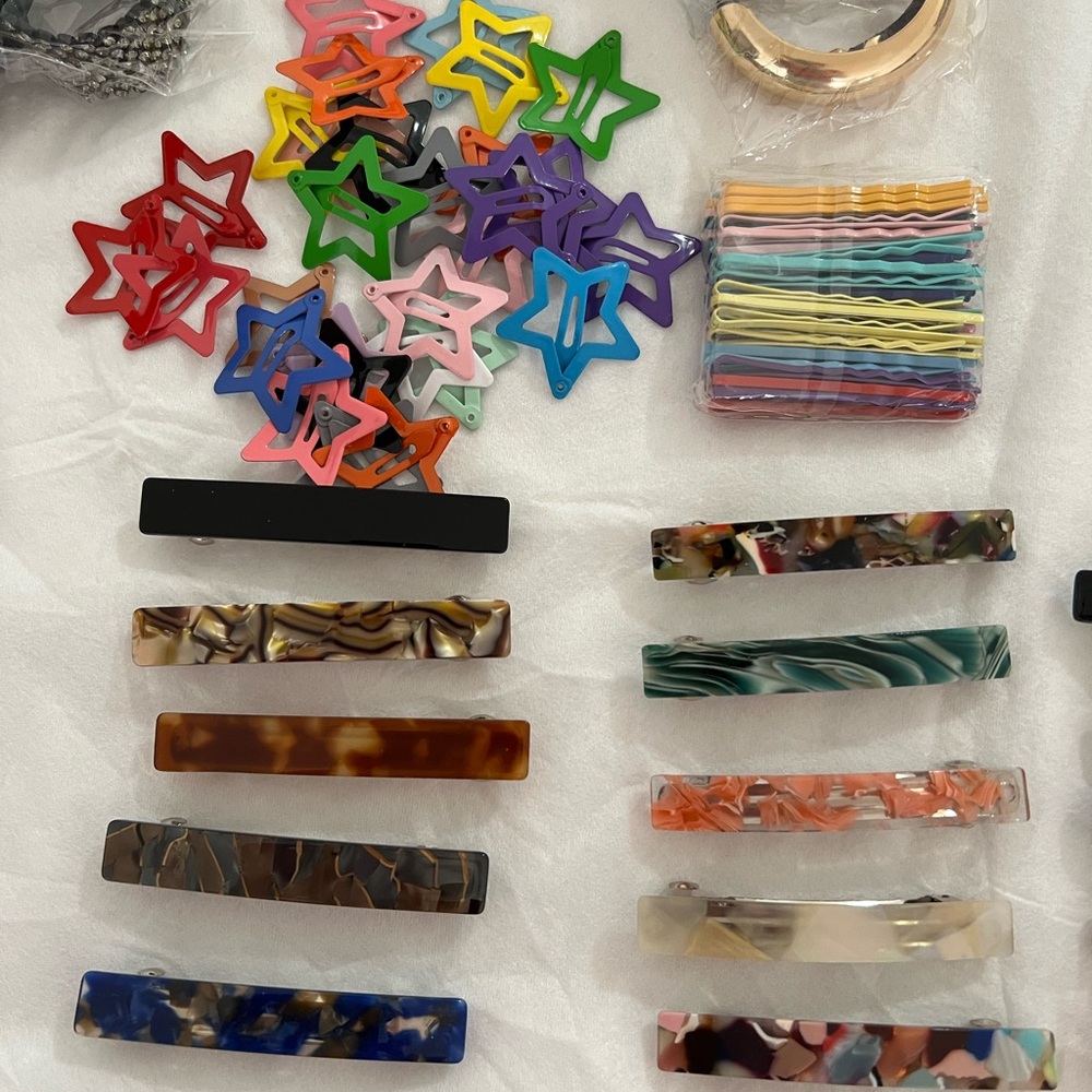 A huge bundle of Women's Hair Accessories - Picture 3 of 14